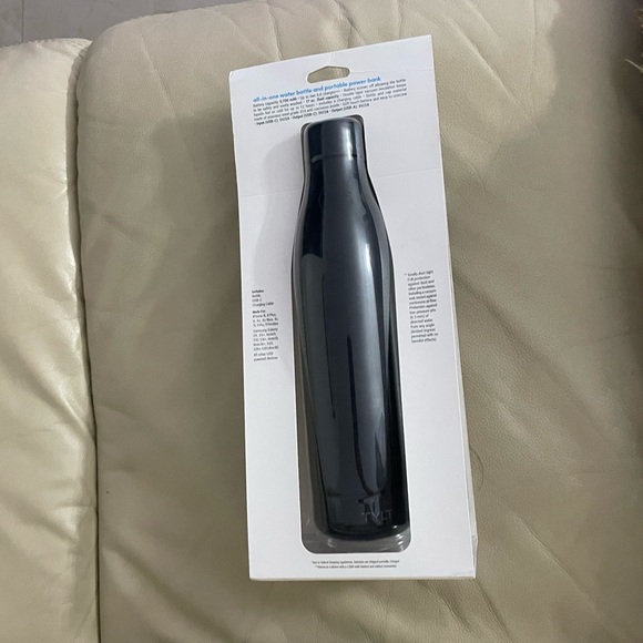 TYLT Power Water Bottle with Portable Power Bank Base in Black - Picture 4 of 6